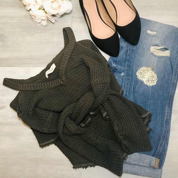 Elan Sweaters - 🔴SOLD🔴 Cold Shoulder High to Low Elan Sweater